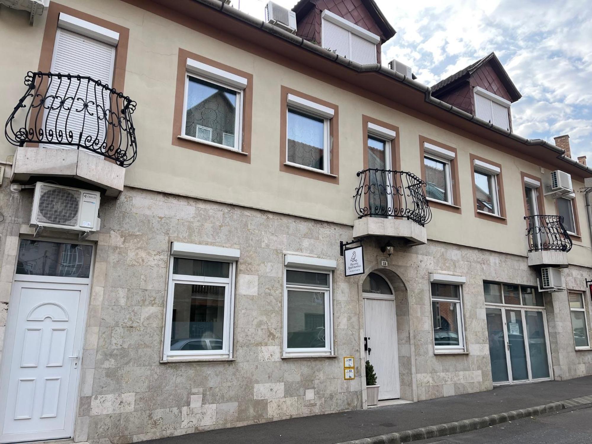 Pacsirta Apartman Grand Eger Eksteriør bilde